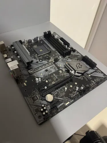 Placa Mãe AsRock B550M Phantom Gaming 4
