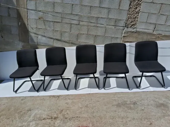 Cadeira Fixa Executiva Preta Tubo Chapa 14 (Aceitamos Cartões 3x ou 5% no dinheiro).