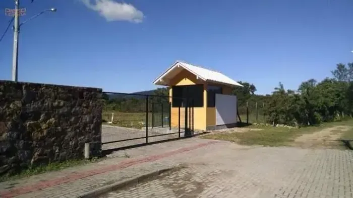 TERRENO EM CONDOMÍNIO FECHADO