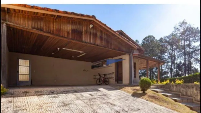 Casa Térrea com 3 dormitórios e piscina à venda na Granja Viana - Cotia/SP