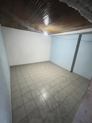 Vendo terreno com casa de 3 cômodos construía valor negociável aceito troca 