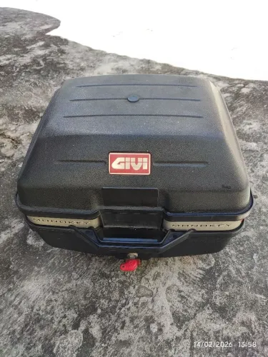 Baú moto givi