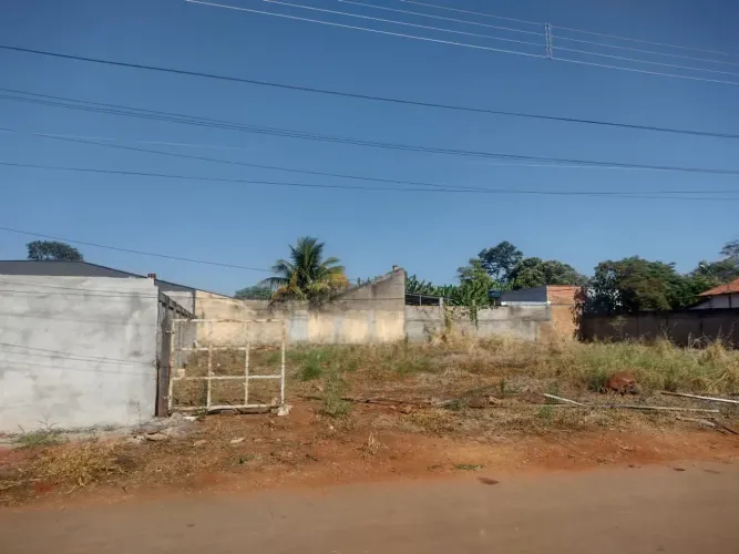 Imóvel para venda tem 413 metros quadrados em Recreio do Funcionário Público - Goiânia - G