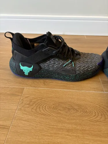 Tênis Under Armour project Rock 6
