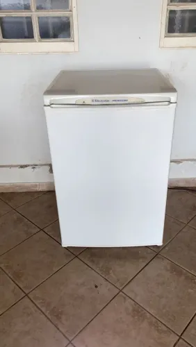 Vende-se Frigobar 