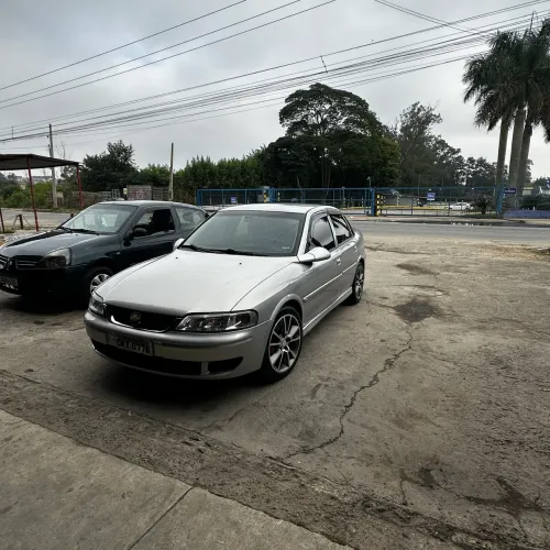 Chevrolet Vectra CD 2.2 16V / 2.0 16V Mec./aut. 2004