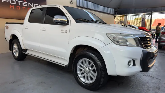 Toyota Hilux CD SRV D4-d 4X4 3.0 TDI Diesel AUT 2013