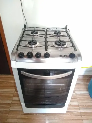 Fogão Eletrolux chefe funcionando tudo perfeitamente.
