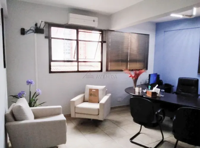 Sala comercial à venda com 90m² em andar alto no Centro de Londrina