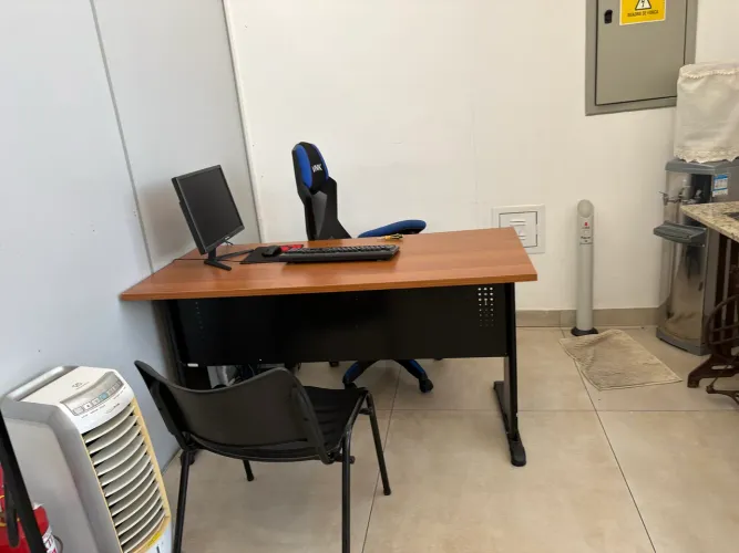Mesa escritório ótima qualidade