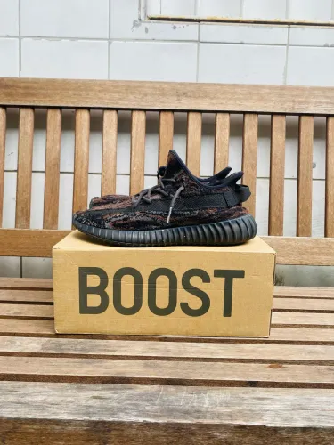 Yeezy 350 V2 TAM 43