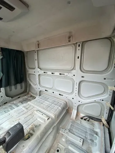 VENDO GABINE VOLVO VM 270 BRANCA ANO 2022