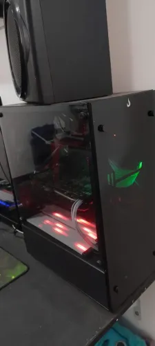 PC GAMER i7-8700K, 3.70GHz - Aus ROG Strix Z-370E.