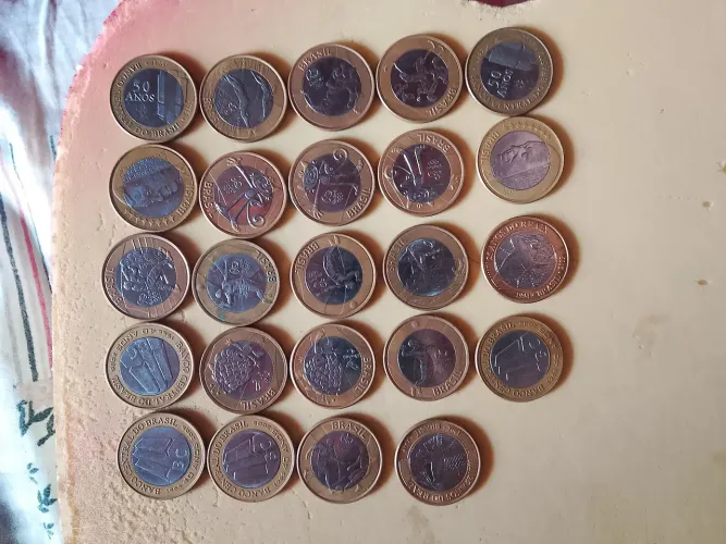 A venda Moedas e Cédulas antigas 