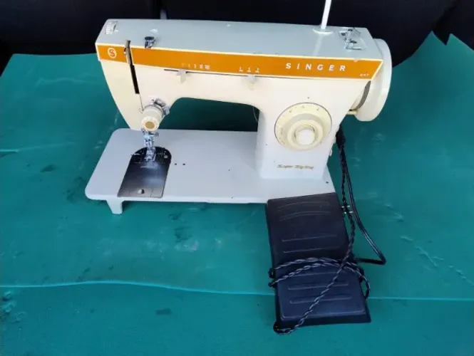 Maquina de Costura Singer