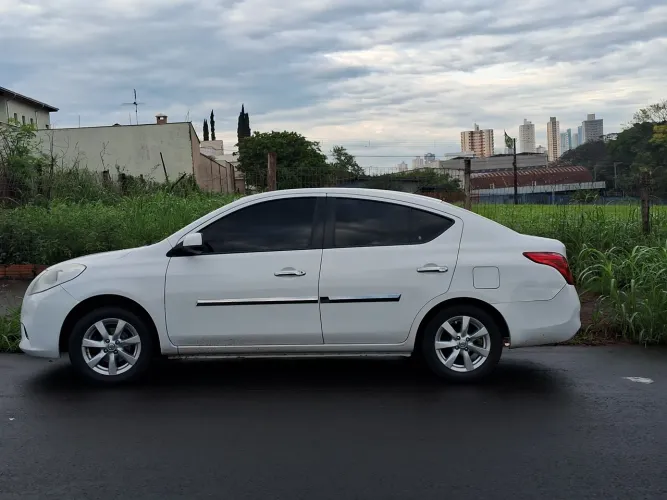 Nissan Versa SL 1.6 16V Flex Fuel 4P Mec. 2013