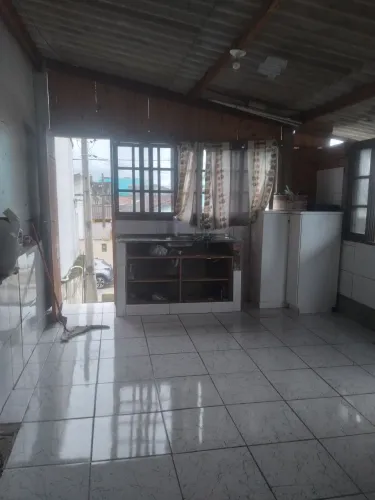 Alugo casa sobreposta , sem garagem