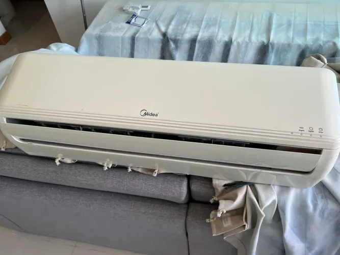 Ar condicionado 18.000 btus MIDEA. Funciona por uns 15 minutos, depois dá um erro