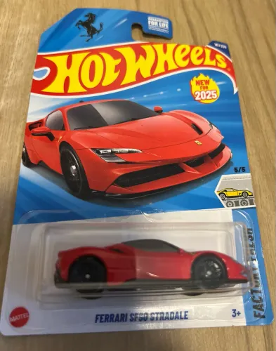 Hot Wheels Ferrari Stradale vermelha
