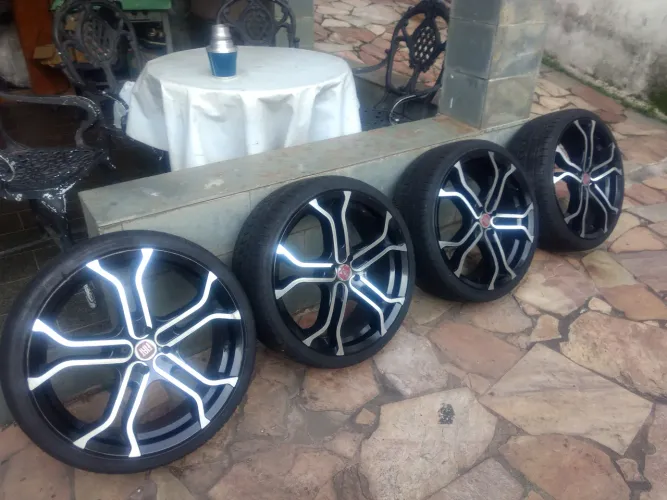 Jogo de rodas com pneus 19 furação 4x100mm lindas como novas!