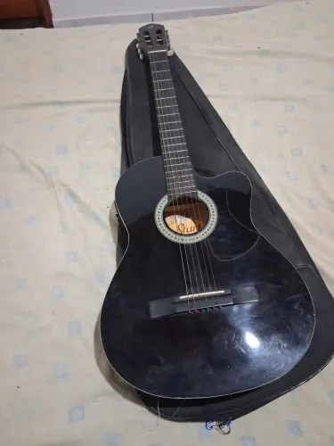 Violão Giannini N 14 eletrico com capa semi novo.