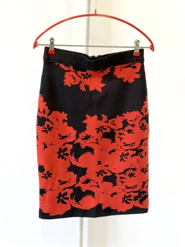 Saia Coven tricô estampada preta e vermelha P