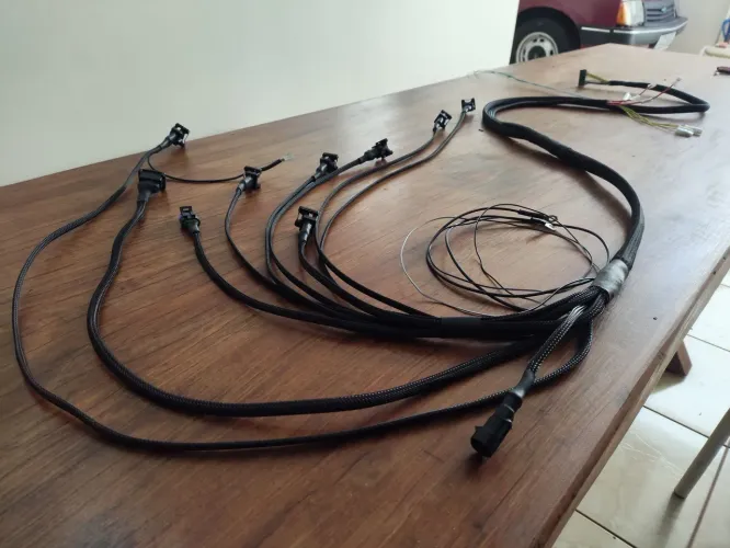 Chicote fueltech FT 300 4 bicos para motores ap com acabamento malha náutica