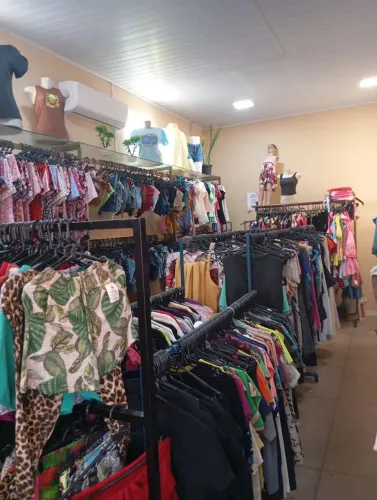 Vendo loja de roupas montada completa 