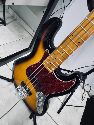 Baixo jazz bass washburn Lyon 