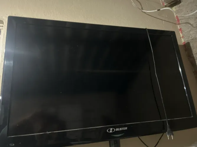 Vendo tv buster 42 polegadas