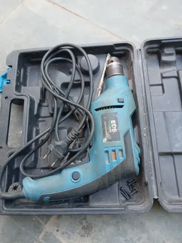 Vendo esse furadeira pra conserto tava funcionando perfeitamente acho que foi o carvão ???