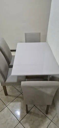Mesa 4 cadeiras com tampa de vidro