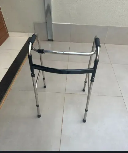 Andador para Idosos - Ótimo Estado e Pronto para Uso