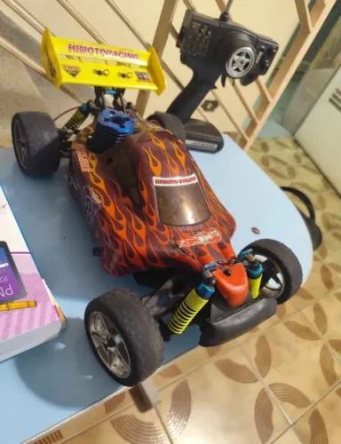 Carrinho a gasolina com controle não funciona tem q arrumar não aceito devolução 