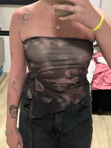 cada blusa 25 reais 
