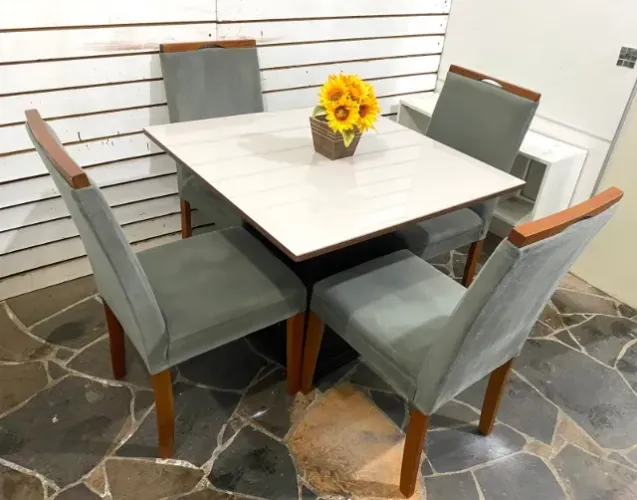 Mesa tampo/vidro 90x90 c/4 cadeiras madeira semi novas