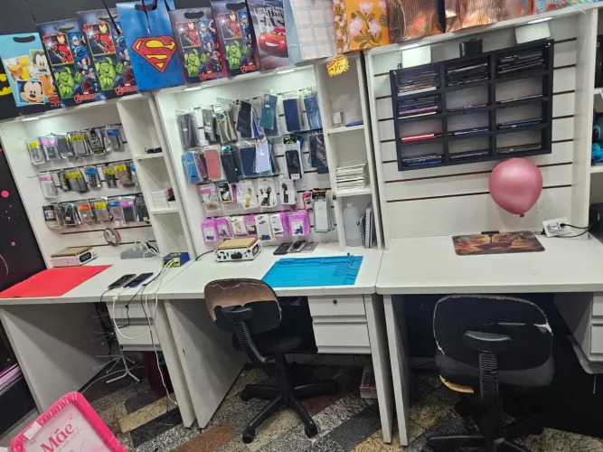3 moveis balcões loja + 1 balcão com expositor  