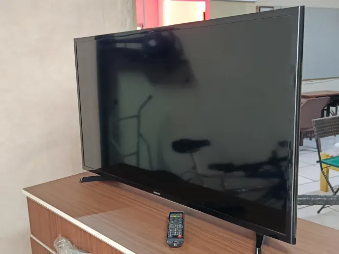 TELEVISÃO 40 POLEGADAS SMART