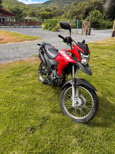 Moto XRE praticamente zero km