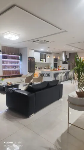 Casa térrea com 3 quartos e piscina próximo ao Shopping 3 Américas