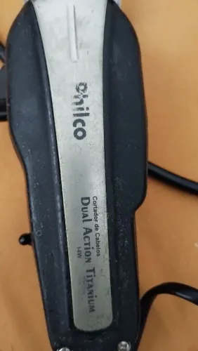 Maquina de cortar cabelo usada