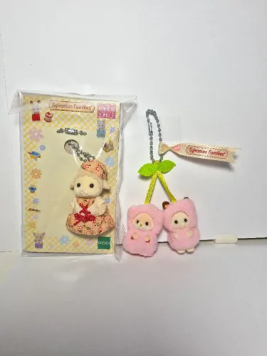 2 chaveiros Cereja Sylvanian Families
