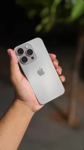 Vendo iPhone 15 Pro semi-novo.