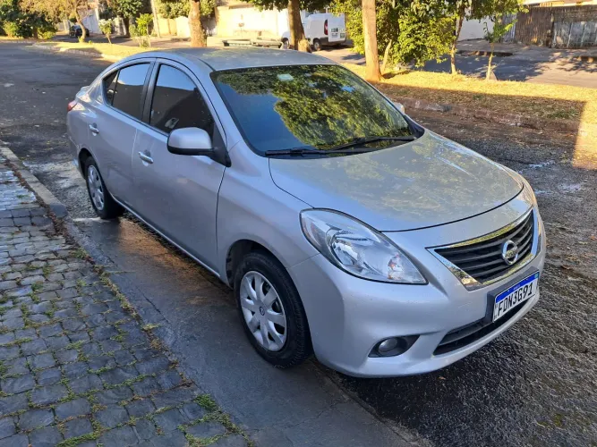 Nissan Versa SV 1.6 16V Flex Fuel 4P Mec. 2013