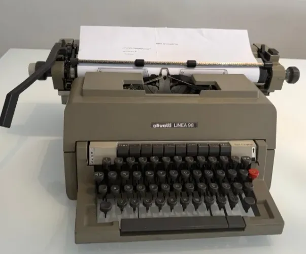 Máquinas de escrever manual OLIVETTI 98, carro com 53cm, excelente estado, funcionando!