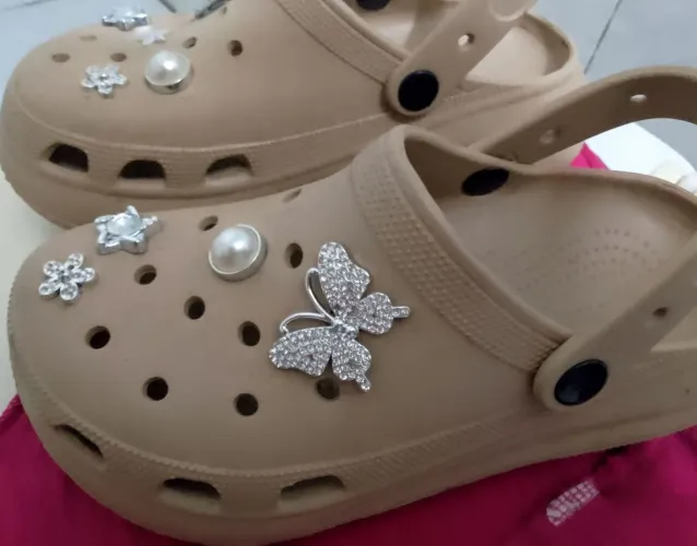 sandália crocs feminina