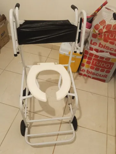 Cadeira de rodas para banho