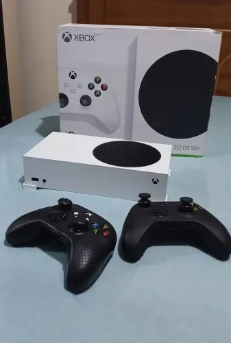 Xbox Series S + 2 Controles ? NA CAIXA