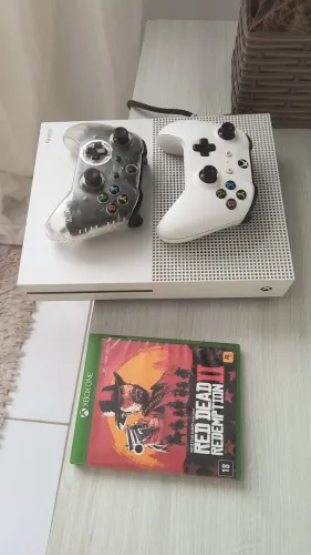 Xbox One S 500GB + 2 Controles + Red Dead Redemption 2 - Excelente Estado