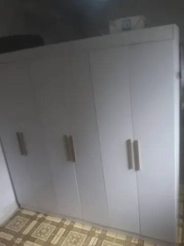 GUARDA ROUPA NOVO POUCO TEMPO DE USO